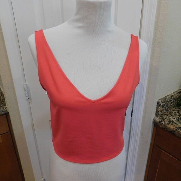 Leith Stretch Knit V-Neck Crop Top (C1) - Picture 2 of 4
